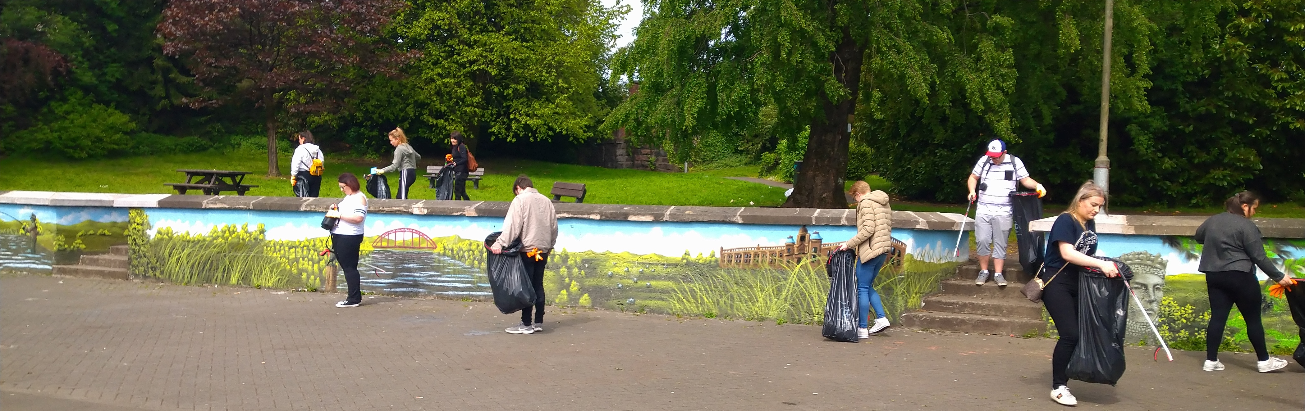image of Young volunteers litter picking