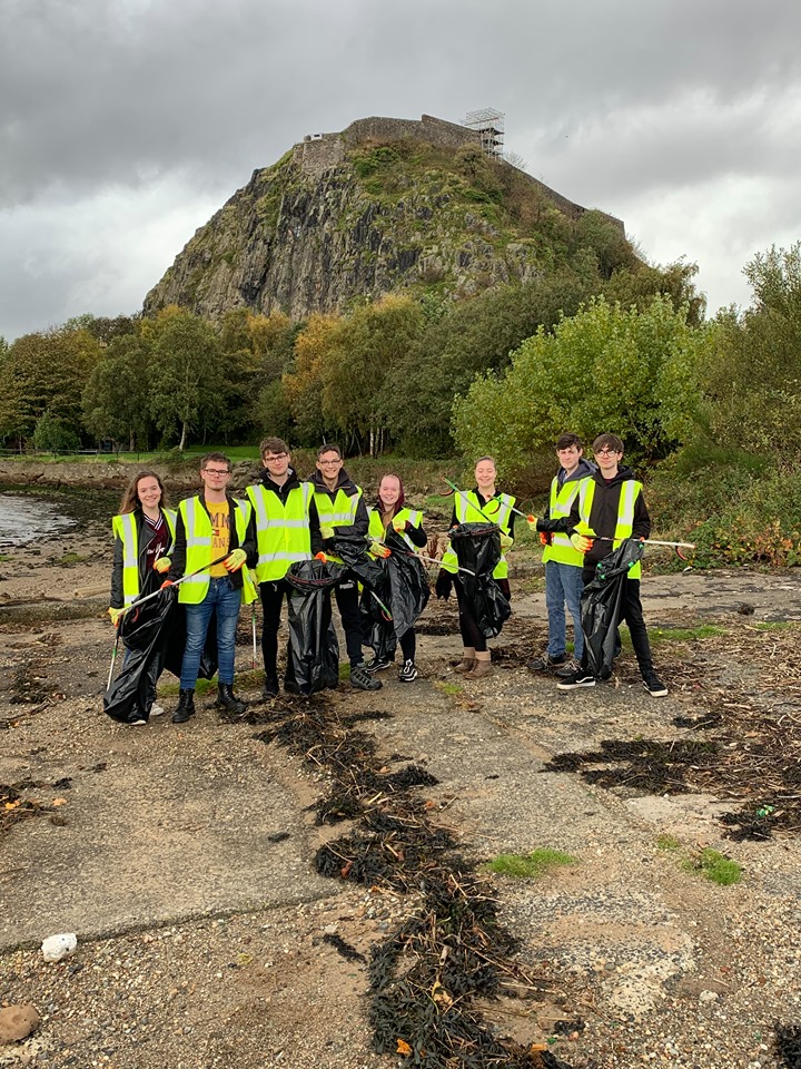 image of litter pickers on the banks of the River Clyde