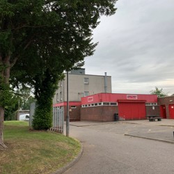 Dalmuir Park Cafe exterior with road